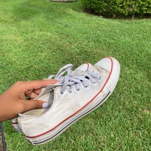 WHITE CHUCK TAYLOR CONVERSE